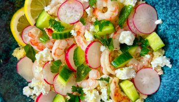 Cuscús con gambas, hierbas aromáticas y feta