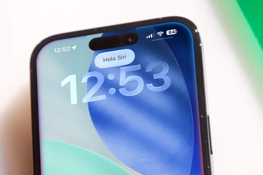 Llevamos casi dos años esperando la nueva Siri. Apple no termina de confirmar una fecha y esto dicen las filtraciones 