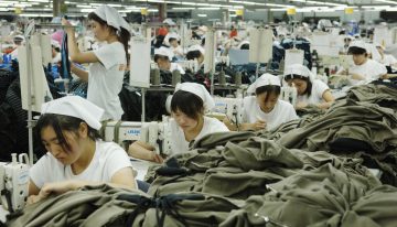 Llevamos años hablando de la «jornada 996» en las empresas chinas. La realidad es más compleja: la «jornada 323»