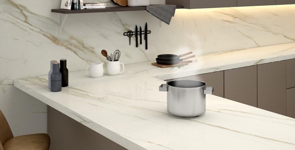 Pensaba que en mi cocina no cabía un capricho más. Hasta que inventaron la placa de inducción invisible 