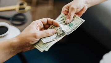 Donar dinero en efectivo a los hijos está exento de IRPF para los padres. No sale gratis para los hijos