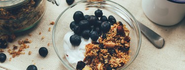 Dime a qué hora desayunas y te diré cómo envejeces: un nuevo estudio asocia el desayuno tardío con una menor esperanza de vida 