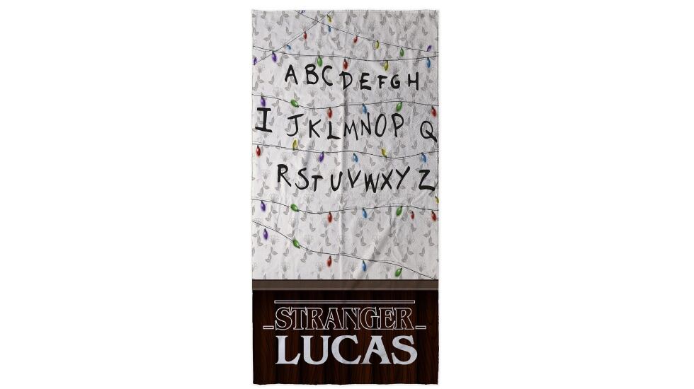 Toalla con nombre personalizado para la playa o la piscina.