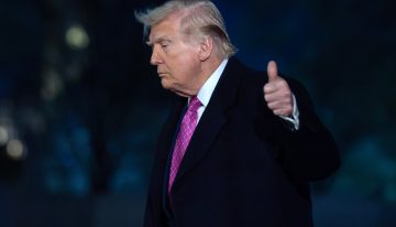 Trump firma una orden ejecutiva para limitar el voto por correo