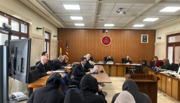 Penas de hasta 13 años de cárcel a ocho jóvenes por una violación grupal en Magaluf que grabaron y difundieron
