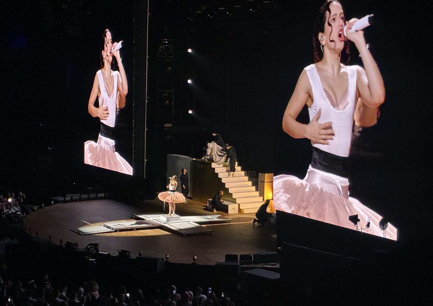 Un momento del concierto de Rosalía en el Movistar Arena.