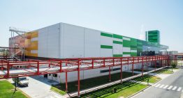 Una huelga en DHL amenaza el suministro de Cruzcampo en Sevilla durante la Semana Santa