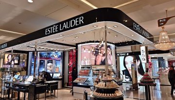 Puig se dispara en Bolsa por su posible fusión con Estée Lauder y los analistas esperan una opa con una prima considerable