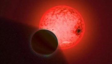 Este planeta es demasiado grande para su estrella. Cuando se intentó averiguar el motivo se encontró algo aún más desconcertante