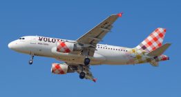 Volotea comienza a cobrar un extra por la subida del petróleo en sus vuelos. El 97% de los pasajeros ha aceptado pagarlo