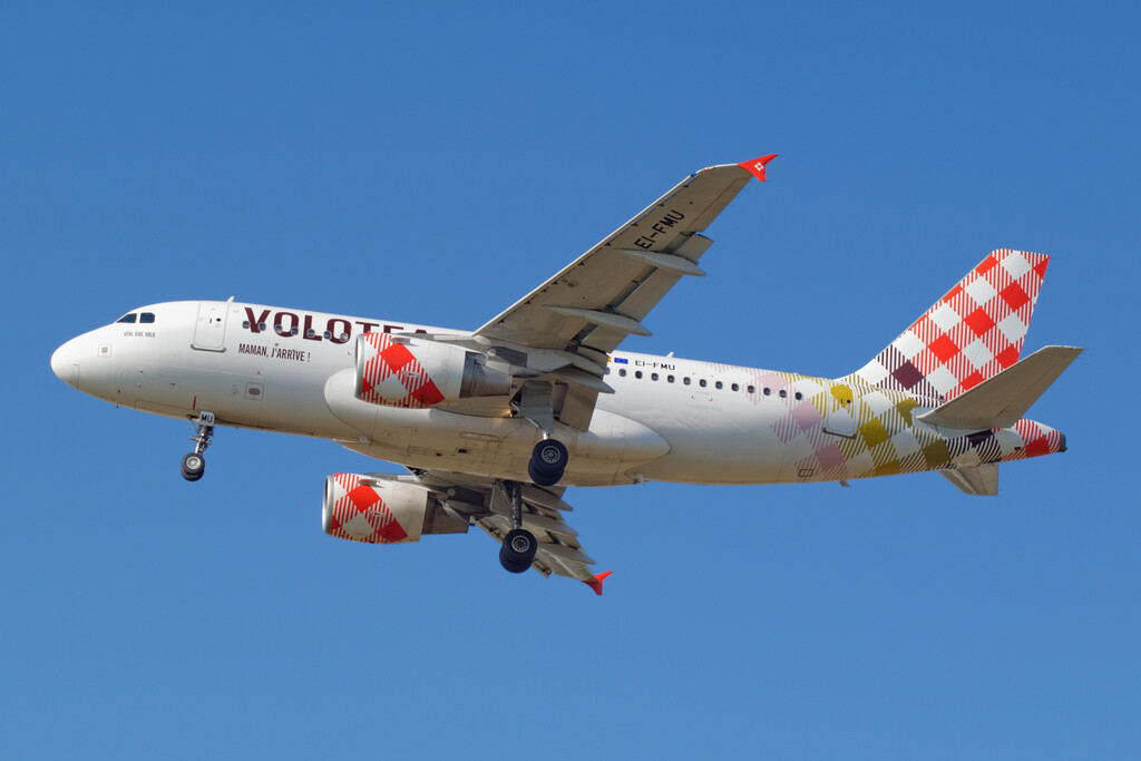 Volotea comienza a cobrar un extra por la subida del petróleo en sus vuelos. El 97% de los pasajeros ha aceptado pagarlo 