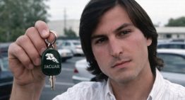 La secretaria de Steve Jobs llegó tarde al trabajo porque su coche no arrancaba, así que él le dio las llaves de un Jaguar nuevo diciéndole: «Toma, nunca más llegues tarde»