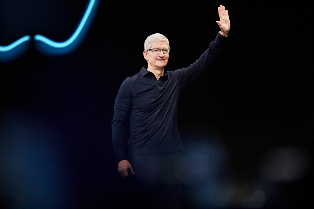 "Esto no es un adiós". Tim Cook se desnuda (emocionalmente) en su despedida como CEO de Apple 