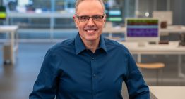 Quién es Johny Srouji y por qué este gran desconocido se acaba de convertir en la segunda persona con más poder de Apple