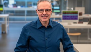 Quién es Johny Srouji y por qué este gran desconocido se acaba de convertir en la segunda persona con más poder de Apple