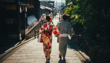 Japón lo ha probado todo para activar su natalidad. Ahora juega su última baza: pagarles a los jóvenes las apps de citas