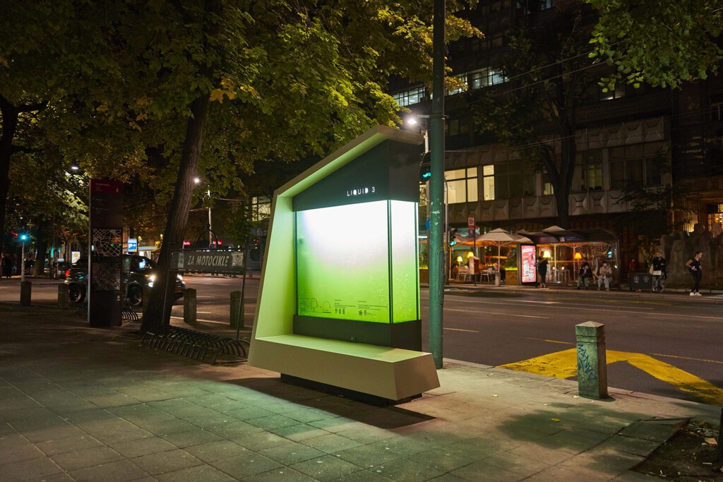 Ni hojas, ni ramas: los "árboles líquidos" de Belgrado son la fascinante solución biotecnológica para limpiar el aire de las ciudades 