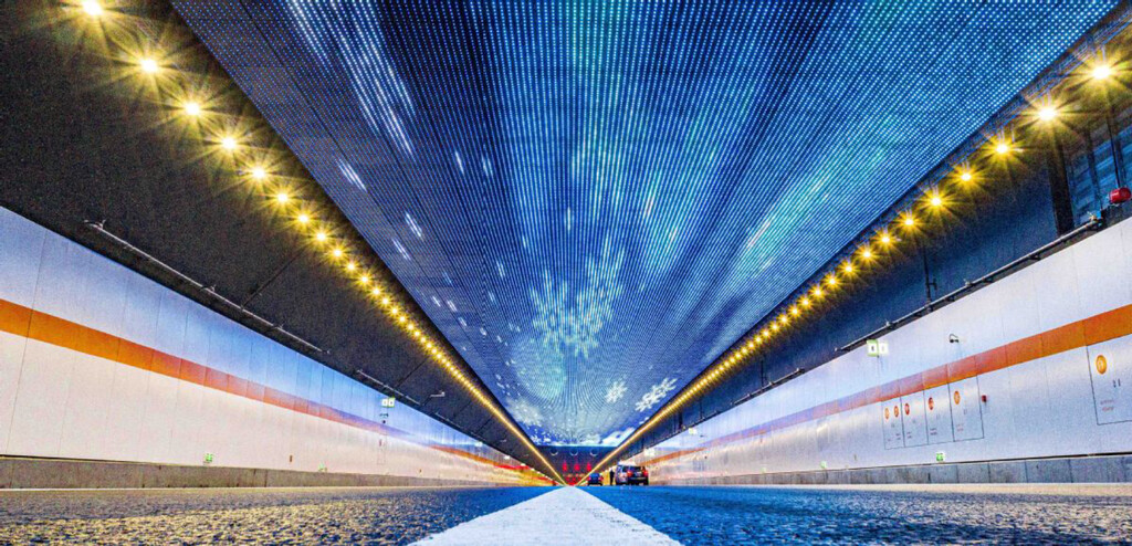 Con 11 km de largo y un techo con espectáculo de luces, el túnel subacuático más largo de China se ha convertido en toda una atracción turística 