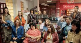 Hoy llega a Prime Video la serie sobre un videoclub porno con la que Amazon quiere establecer su propia 'Machos Alfa'