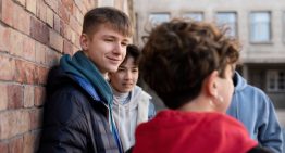 La ciencia es clara sobre los «padres helicópteros»: el exceso de control está disparando la ansiedad de toda una generación de niños