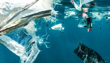 Cada vez que abrimos el grifo bebemos microplásicos: una joven de 18 años tiene un filtro que los elimina al 96%