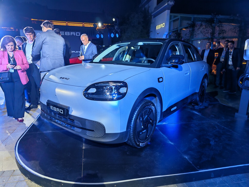 Viaje al centro del motor chino (parte 4): asistimos a un crash test y descubrimos el nuevo (y primer) Ebro full eléctrico 