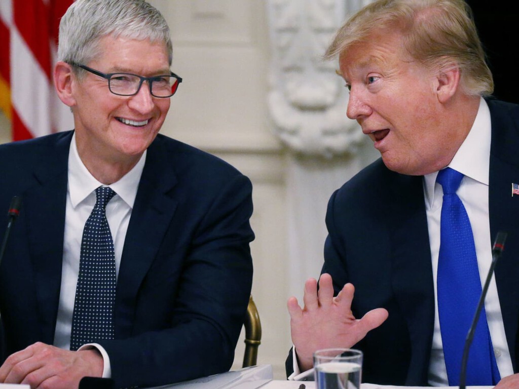 Tim Cook vuelve a hacerlo: visita a Donald Trump después de decirle que le "besaba el trasero" 