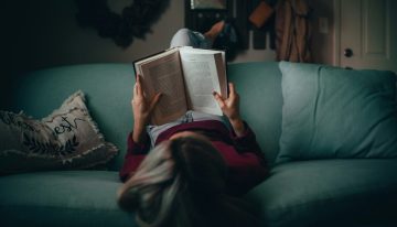 El problema de que leamos cada vez menos no es la falta de tiempo o disciplina: es que no hacemos 'habit-stacking'