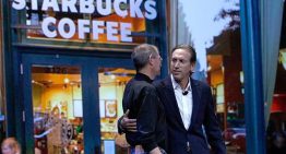 Steve Jobs pidió al CEO de Starbucks que despidiera a todo su equipo. Pensó que era una broma, pero iba completamente en serio