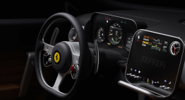 Ferrari ha vuelto a mostrar el interior de su coche eléctrico: el diseño de Jony Ive deja clara su postura sobre las pantallas