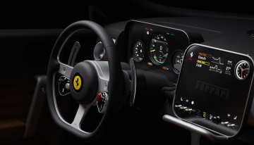 Ferrari ha vuelto a mostrar el interior de su coche eléctrico: el diseño de Jony Ive deja clara su postura sobre las pantallas