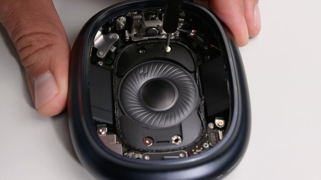 Han desmontado los nuevos AirPods Max 2 hasta el último tornillo. El interior revela a qué ha dedicado Apple estos cuatro años 