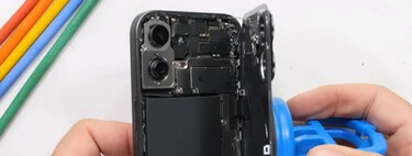 Europa quiere que en 2027 podamos cambiar la batería fácilmente: así es como afectará a un iPhone cerrado a cal y canto