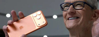 El nuevo trabajo de Tim Cook: dejar de elegir los colores del iPhone y centrarse en cosas como que Trump y Pekín no arruinen la empresa