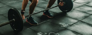 Ni caminar ni correr: la ciencia apunta a que la sentadilla es el verdadero "fármaco" para envejecer con salud