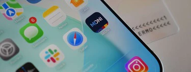 El DNI en el iPhone ha dejado de ser un experimento. A partir de ya tiene validez legal plena y nadie puede negarse a aceptarlo