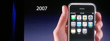 Steve Jobs tuvo una idea para el primer iPhone que implicaba acabar con lo mejor de otros móviles. Le salió bien (y menos mal)