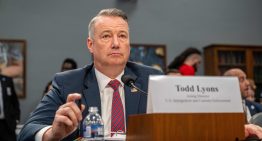 Dimite el director en funciones del ICE, Todd Lyons