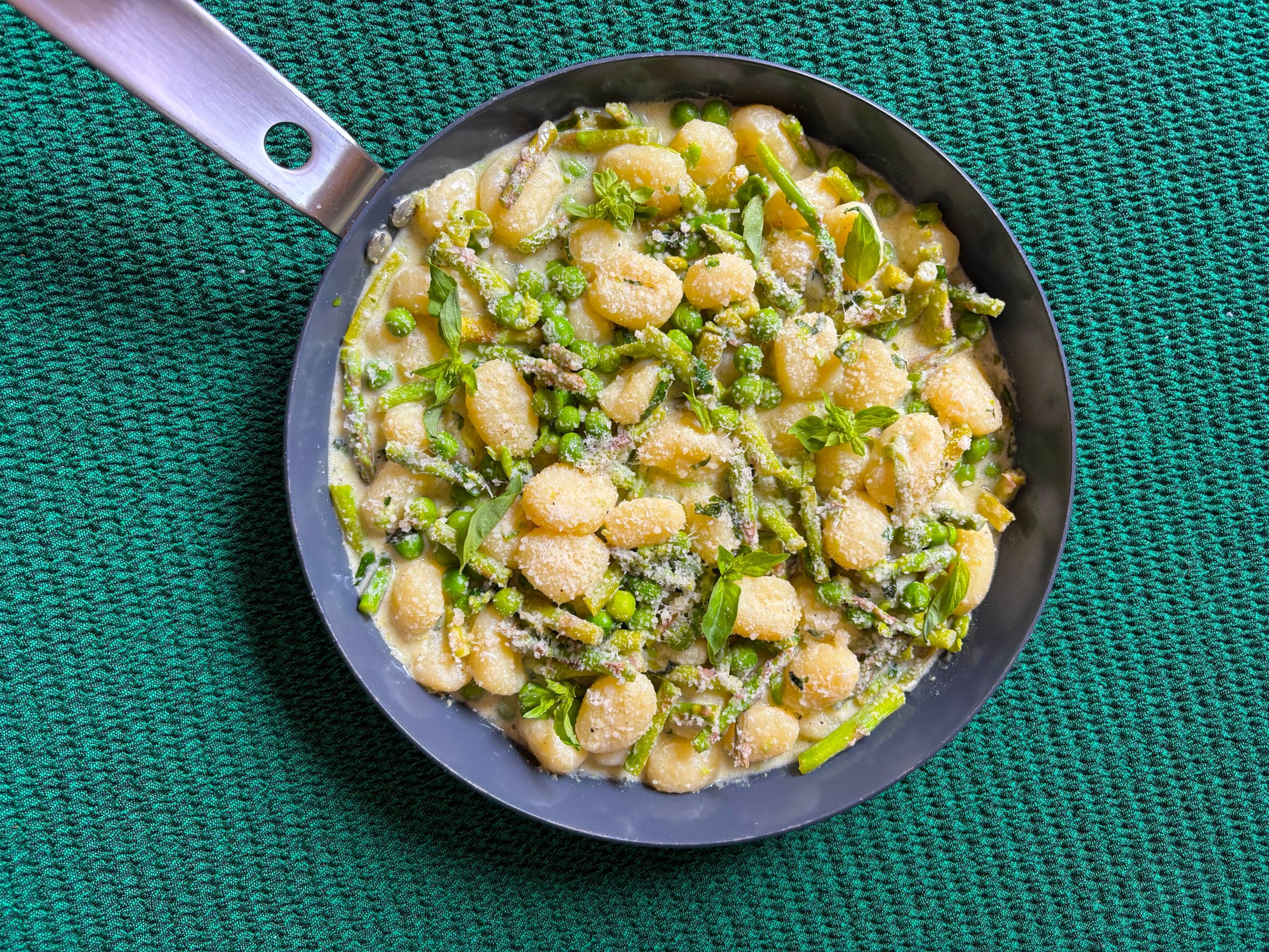 Puedes cambiar el tipo de verdura, o poner menos ñoquis y más vegetales