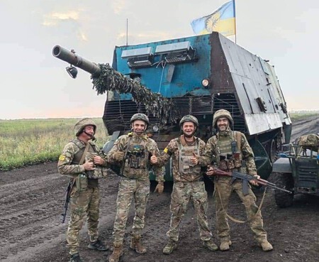 Ukrainian Soldiers Captured Russian 22turtle 22 Tank
