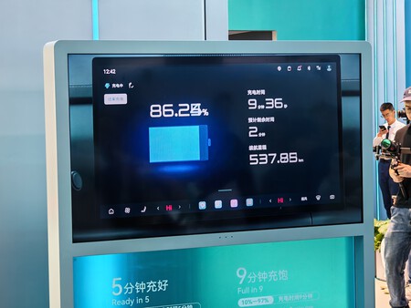 Esa es una imagen en vivo de la pantalla interior del coche congelado | Imagen: Xataka