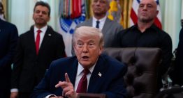 Trump retoma las negociaciones, pero amenaza con hacer “volar Irán por los aires” si no acepta su plan