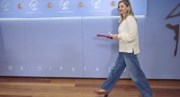 Sumar sopesa abstenerse en la ley de Junts para prohibir el burka en plena negociación sobre alquileres