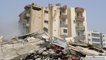 El ejército israelí recrudece los ataques a Hezbolá y destruye edificios residenciales y un puente en Líbano