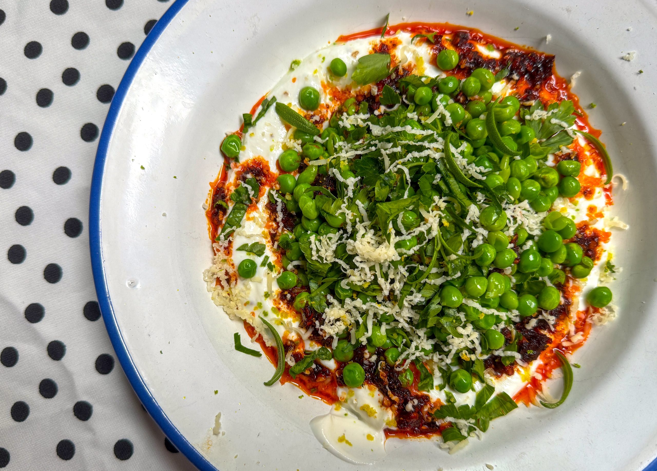 Les puedes poner un huevo pochado, queso -como hemos hecho nosotros- o tal cual