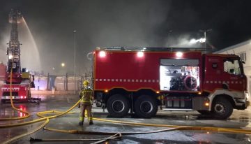 Herido grave un hombre en un incendio en un edificio de L’Hospitalet de Llobregat