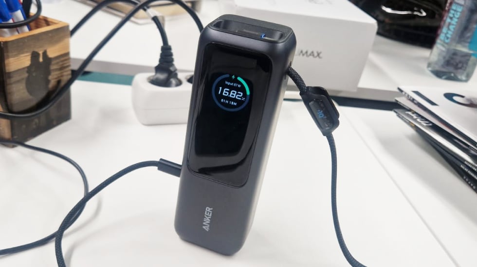 Batería externa Anker Zolo con 25.000 mAh de capacidad y cuatro puertos USB.
