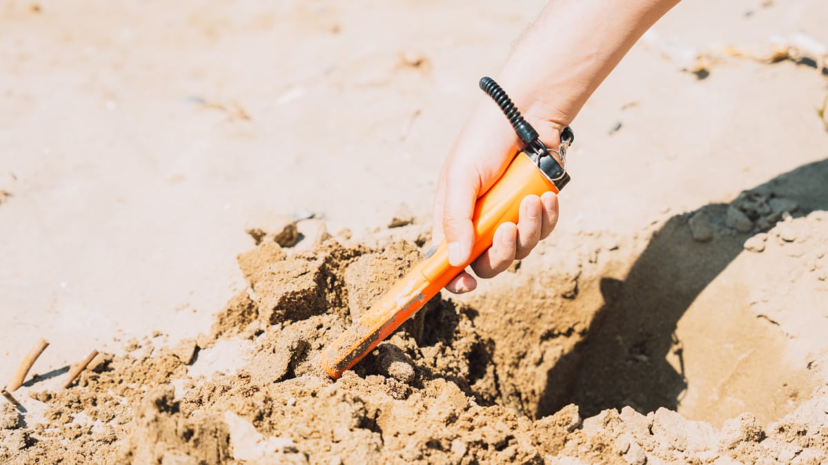 Localiza objetos valiosos con el detector de metales de mano de alta sensibilidad más deseado en Amazon.