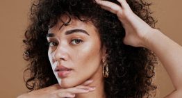 Este cepillo facial de drenaje linfático se ha vuelto viral en TikTok e Instagram y cuesta menos de 10 euros