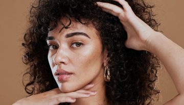 Este cepillo facial de drenaje linfático se ha vuelto viral en TikTok e Instagram y cuesta menos de 10 euros